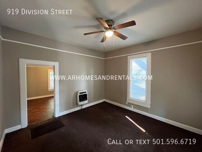 Building Photo - 919 Division St