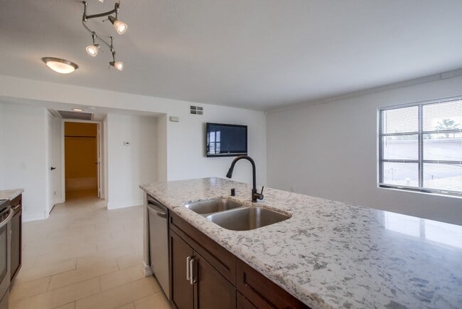 Building Photo - 4545 Arizona St