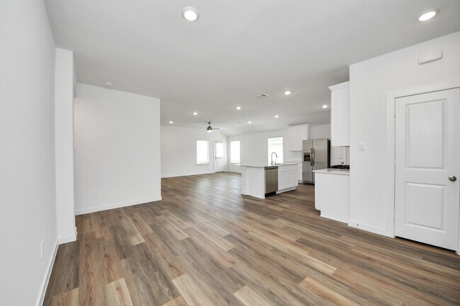 Building Photo - 9035 Rose Water Trl