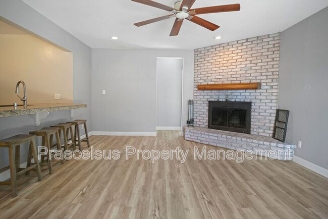 Building Photo - 5960 Nagel St