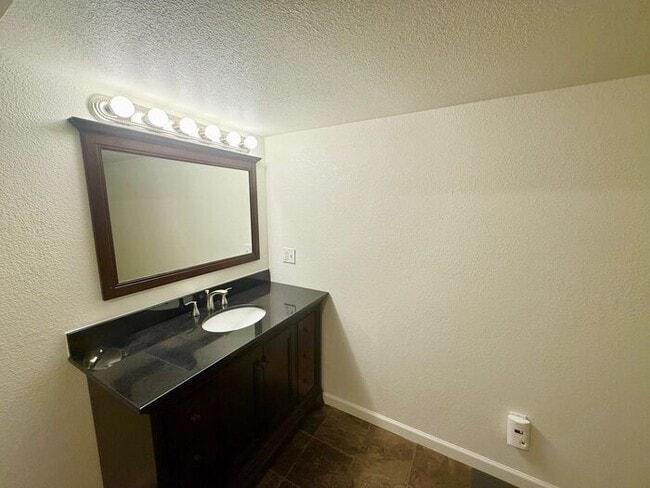 Building Photo - Well Maintained 4 Bed, 3 Bath Home in Anderson Farm!