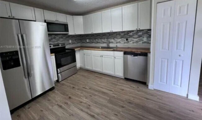 Building Photo - 13776 SW 149th Cir Ln