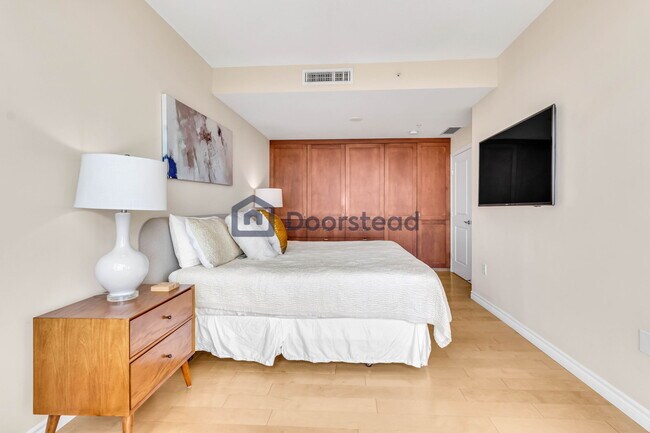 Building Photo - 475 Redwood St