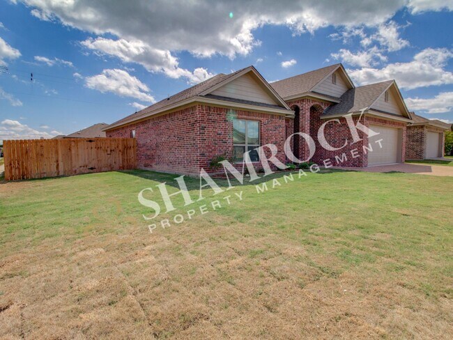 Building Photo - China Spring 4-Bedroom
