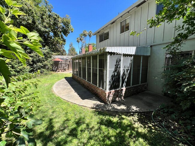 Building Photo - Spacious Home in Wonderful Davis Neighborhood!