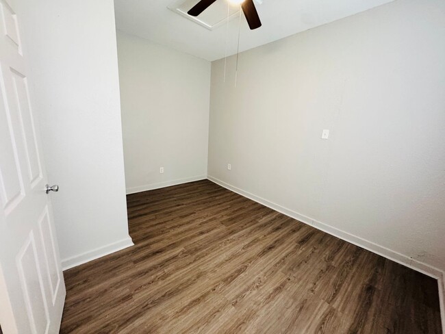 Building Photo - 2930 Hiawatha St