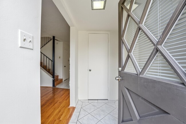 Building Photo - 12447 Sharpview Dr