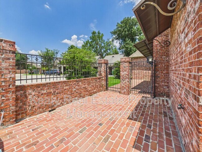 Building Photo - 104 Studio Ct