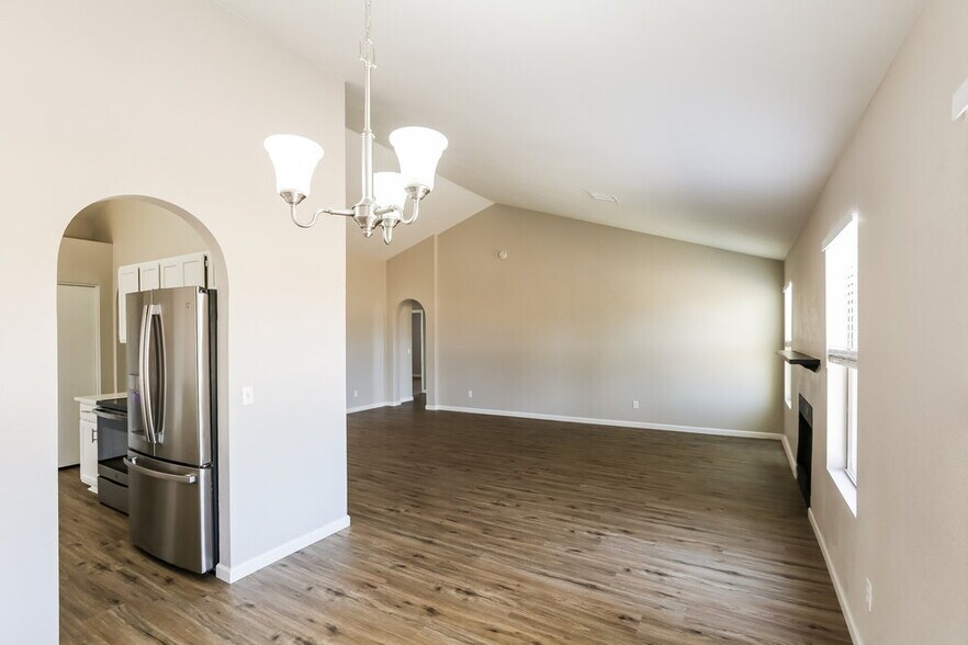 Building Photo - 4626 N 106th Ave