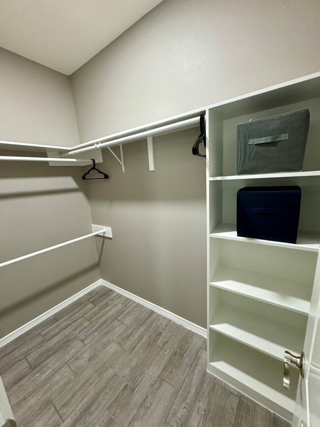 Building Photo - 807 E Starr St