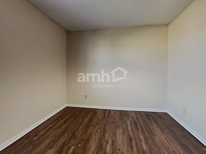 Building Photo - 6838 W Stansbury Blvd