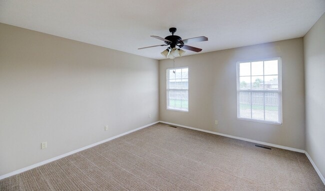 Building Photo - 3 bedroom home conveniently located on the east side of Republic