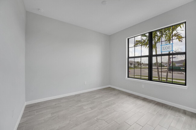 Building Photo - 845 SE Courances Dr