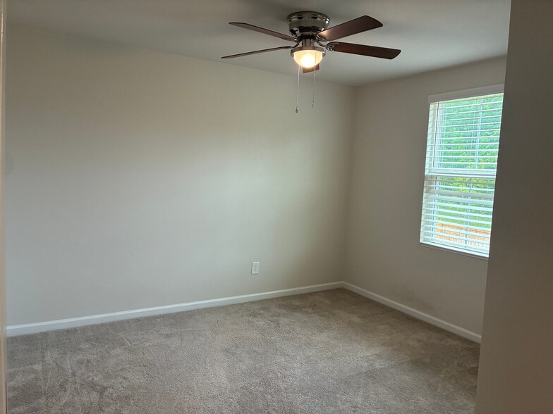 Building Photo - Room in Single Family Home on Bark Way