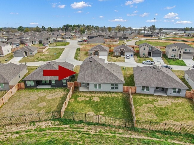 Building Photo - Never lived in 4 bed 3 bath with water views
