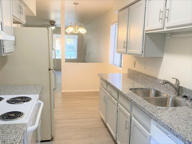 Primary Photo - 456 S Olive