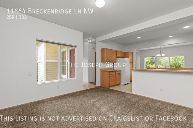 Building Photo - Centrally located 2 bed/2.5 bath in Silver...