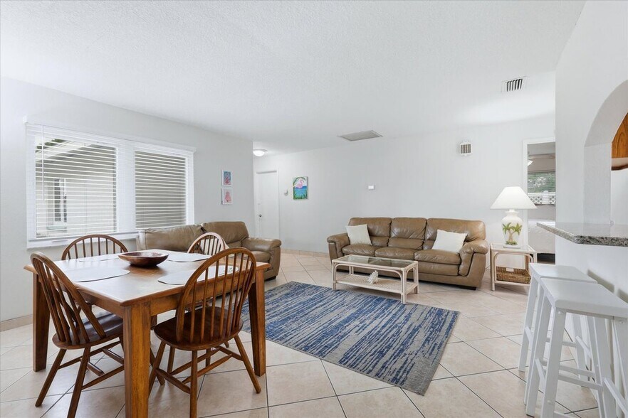 Building Photo - 6309 Flamingo Dr