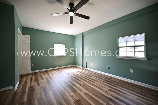 Building Photo - 131 Adkinson Dr