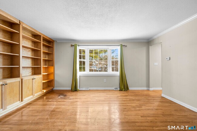 Building Photo - 52 Laura Rd