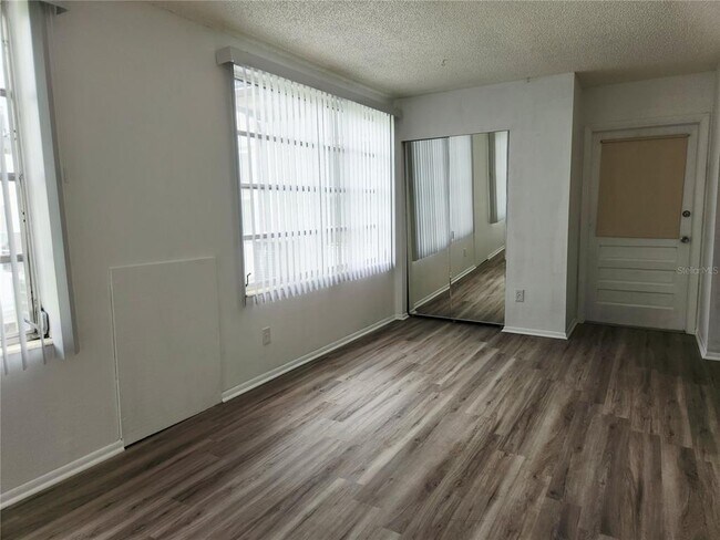 Building Photo - 2456 Ecuadorian Way