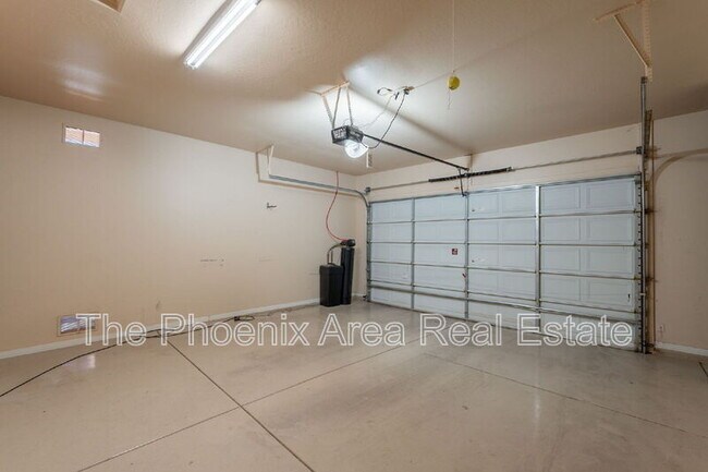 Building Photo - 716 E Runaway Bay Pl