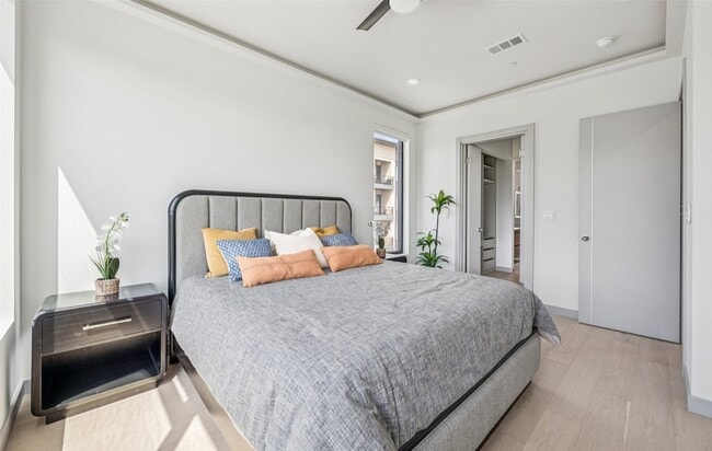 Building Photo - 1880 Beaumont St