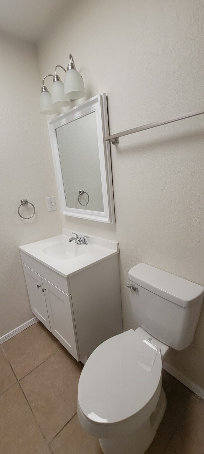 Building Photo - 5761 Longview Dr