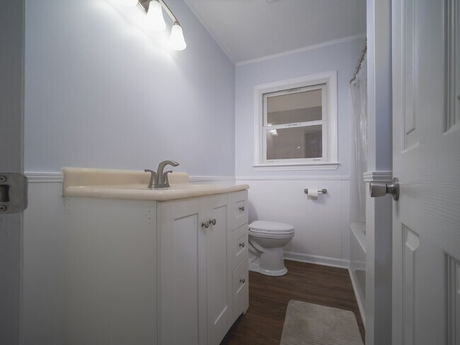 Building Photo - 102 McCall St