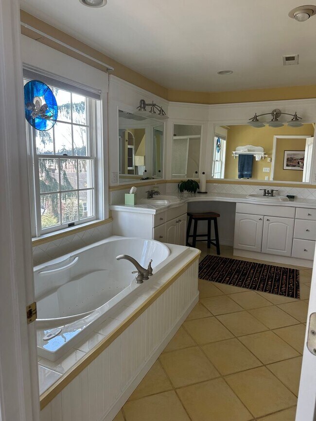 Building Photo - Beautiful Annapolis Home