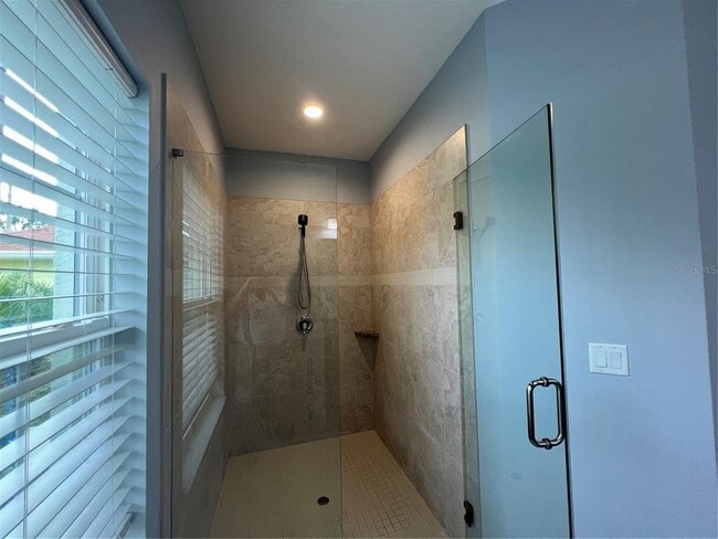 Building Photo - 13 Winchester Pl