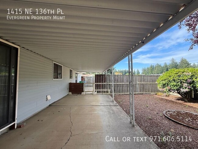 Building Photo - 1415 NE 136th Pl