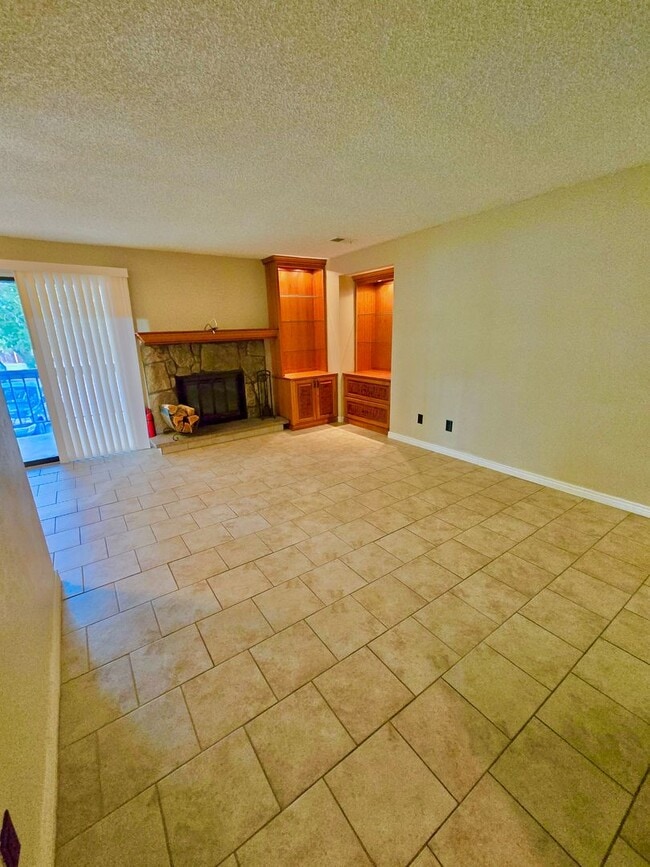 Building Photo - Beautifully Updated 2-Bed – Dual Masters w...