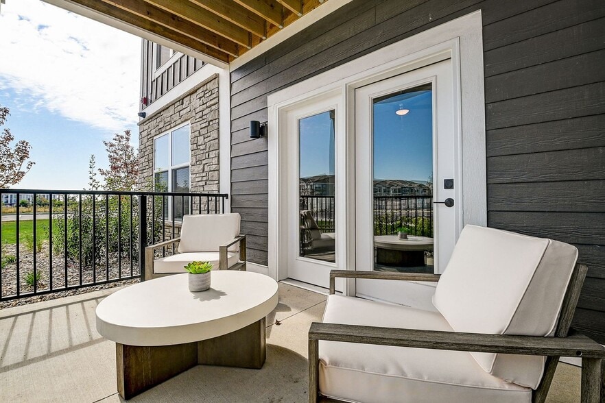 Interior Photo - The E