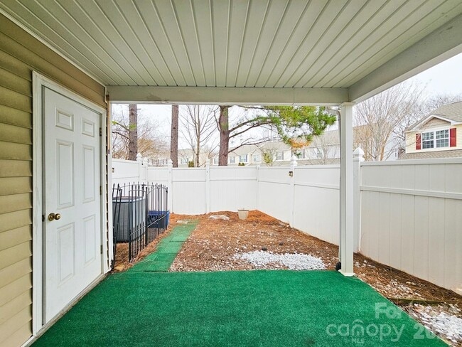 Building Photo - 3410 Broadwick St