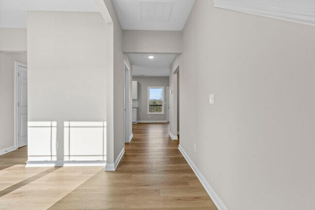 Building Photo - 933 Camden Ct
