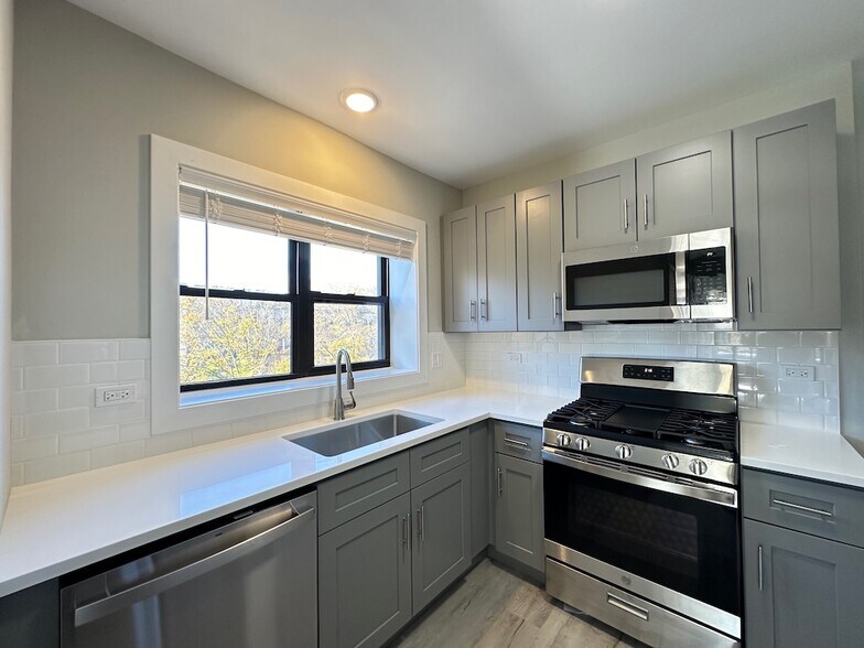 Building Photo - 1144 Oak Ave