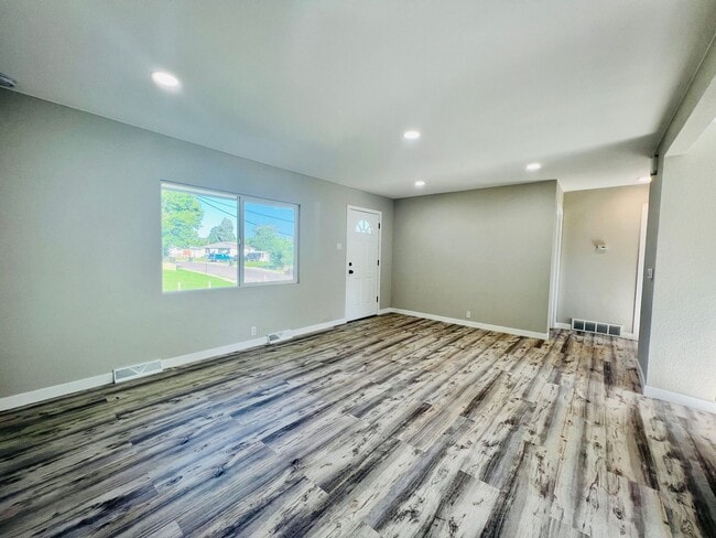 Building Photo - $0 DEPOSIT OPTION,FULLY REMODELED RANCH GEM OFF SHERIDAN, CLOSE TO SLOAN LAKE!