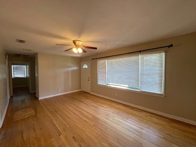Building Photo - BEAUTIFUL HOUSE NEAR MEDICAL AND TTU