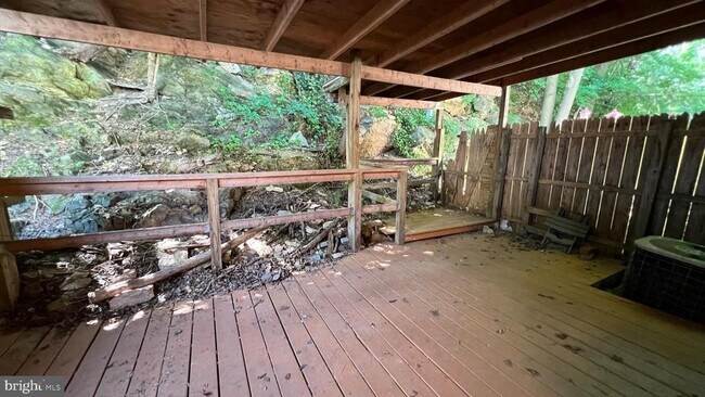 Building Photo - 744 Summit Chase Dr