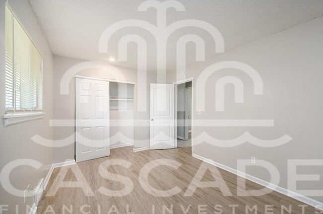 Building Photo - 108 N Chestnut St