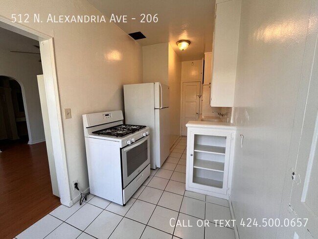 Building Photo - 512 Alexandria Ave