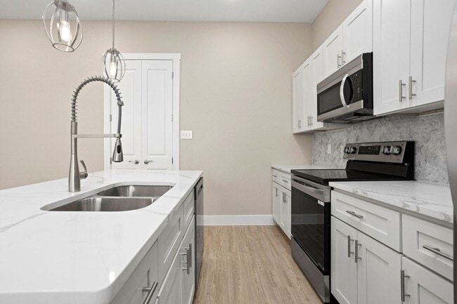 Building Photo - Brand New 3/2.5 Townhome