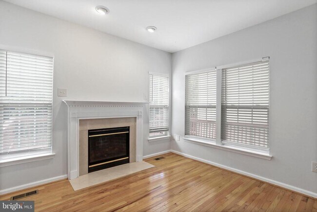 Building Photo - 6140 Newport Terrace
