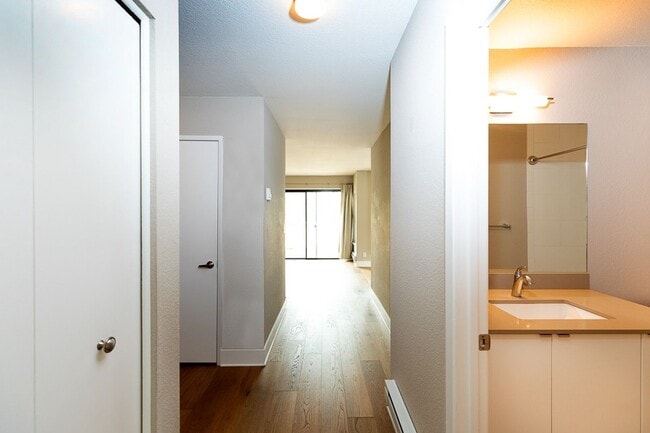 Building Photo - Waterfront living at The Shores in Richmond