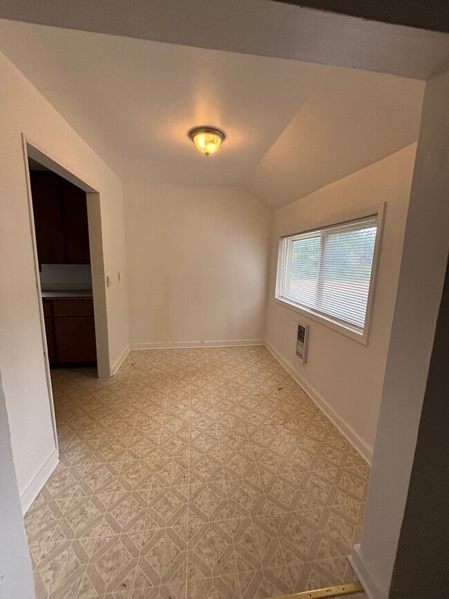 Building Photo - Great Home With Lots of Space