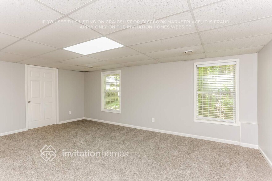 Building Photo - 3755 Oak Park Dr