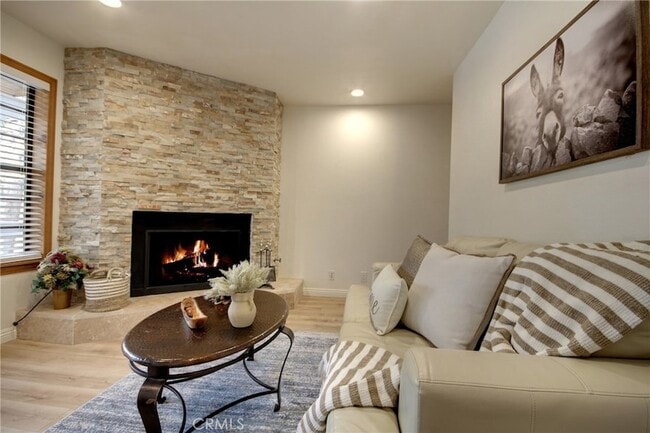 Building Photo - 430 E Country Club Blvd