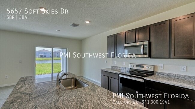 Building Photo - 5657 Soft Skies Dr