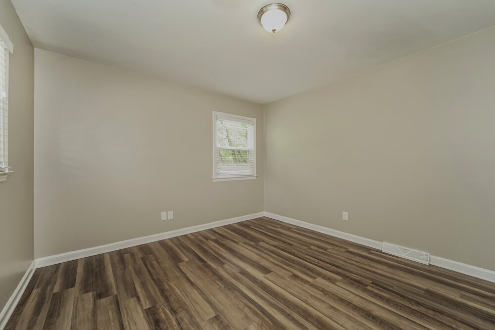 Building Photo - 4700 Hidden Valley Rd